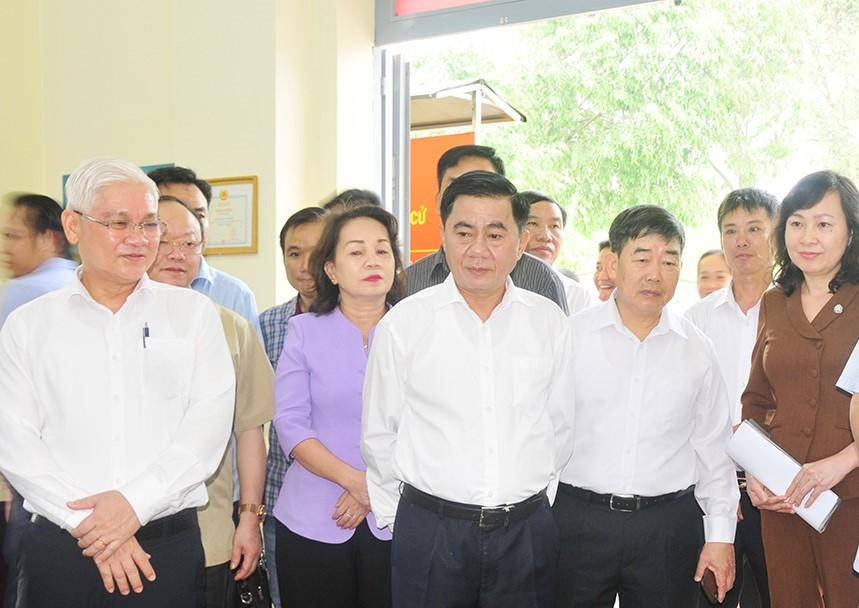 Chủ nhiệm UBKT T.Ư Trần Cẩm Tú làm việc tại Bình Phước Ảnh: Văn Đoàn