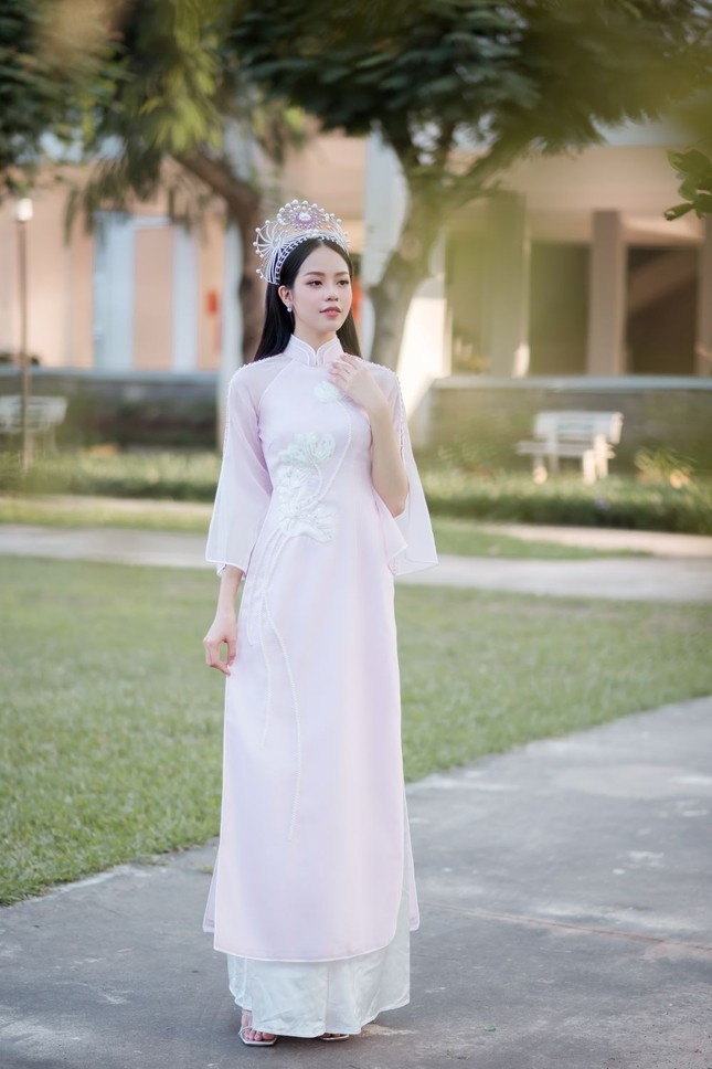 Hoa hậu Thanh Thủy là sinh viên đầu tiên của ngôi trường cô đang theo học đăng ký dự thi Hoa hậu Việt Nam và giành ngôi vị cao nhất của cuộc thi năm 2022. Sau đó, Thanh Thủy đã có chuyến trở về trường và đã có những chia sẻ về việc mình không thể có được thành công nếu thiếu sự ủng hộ của nhà trường, bạn bè, thầy cô nơi mình đang theo học: "Sau gần 3 tháng tham gia cuộc thi sắc đẹp cấp Quốc gia, đây là lần đầu tiên, em trở về trường với một cương vị mới, đó chính là đương kim Hoa hậu Việt Nam 2022. Ngày hôm nay, được đứng ở đây với một vai trò mới, em rất vinh dự khi đã trở thành một trong những niềm tự hào của trường. Và em luôn biết ơn đến tất cả bạn bè, thầy cô đã luôn đồng hành và tạo điều kiện giúp em trong suốt quá trình dự thi Hoa hậu Việt Nam". Hoa hậu Thanh Thủy là sinh viên đầu tiên của ngôi trường cô đang theo học đăng ký dự thi Hoa hậu Việt Nam và giành ngôi vị cao nhất của cuộc thi năm 2022. Sau đó, Thanh Thủy đã có chuyến trở về trường và đã có những chia sẻ về việc mình không thể có được thành công nếu thiếu sự ủng hộ của nhà trường, bạn bè, thầy cô nơi mình đang theo học: "Sau gần 3 tháng tham gia cuộc thi sắc đẹp cấp Quốc gia, đây là lần đầu tiên, em trở về trường với một cương vị mới, đó chính là đương kim Hoa hậu Việt Nam 2022. Ngày hôm nay, được đứng ở đây với một vai trò mới, em rất vinh dự khi đã trở thành một trong những niềm tự hào của trường. Và em luôn biết ơn đến tất cả bạn bè, thầy cô đã luôn đồng hành và tạo điều kiện giúp em trong suốt quá trình dự thi Hoa hậu Việt Nam".