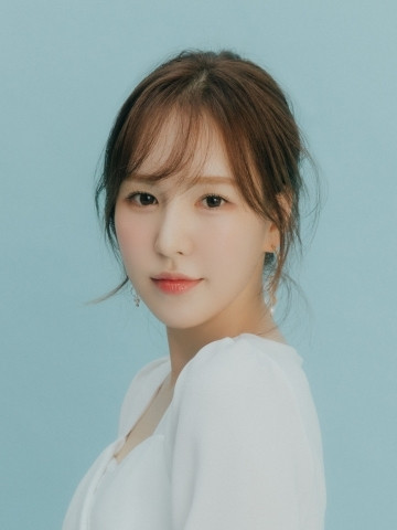 Wendy, giọng ca chính của nhóm, đã ra mắt sự nghiệp solo vào năm 2021 với mini-album đầu tay Like Water. Tháng Ba năm ngoái, cô cũng đã phát hành mini-album thứ hai, mang tên Wish You Hell. Wendy cũng hát nhạc phim cho nhiều tác phẩm như Goodbye, Because I Love You, Don't Push Me và My Day is Full of You.