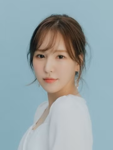Wendy, giọng ca chính của nhóm, đã ra mắt sự nghiệp solo vào năm 2021 với mini-album đầu tay Like Water. Tháng Ba năm ngoái, cô cũng đã phát hành mini-album thứ hai, mang tên Wish You Hell. Wendy cũng hát nhạc phim cho nhiều tác phẩm như Goodbye, Because I Love You, Don't Push Me và My Day is Full of You. Wendy, giọng ca chính của nhóm, đã ra mắt sự nghiệp solo vào năm 2021 với mini-album đầu tay Like Water. Tháng Ba năm ngoái, cô cũng đã phát hành mini-album thứ hai, mang tên Wish You Hell. Wendy cũng hát nhạc phim cho nhiều tác phẩm như Goodbye, Because I Love You, Don't Push Me và My Day is Full of You.