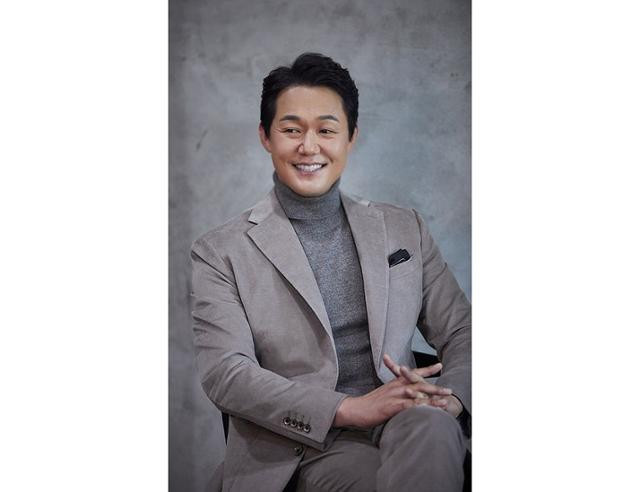 Park Sung Woong cũng vừa có vai diễn khách mời ấn tượng trong bộ phim hiện tượng trên nền tảng Disney+, được công nhận là phim Hàn Quốc được xem nhiều nhất toàn cầu trong năm 2025, chỉ sau 9 ngày ra mắt vào ngày 21/5/2025,Nine Puzzles. Ngoài ra, nam diễn viên sẽ xuất hiện trong bộ phim I Believe You phát hành vào năm 2026, câu chuyện về Yang Seo Joon (Lee Chae Min) công tử sinh ra đã "ngậm thìa vàng", có một người cha giàu có, ngoại hình đẹp trai, chiều cao vượt trội và trí tuệ xuất sắc. Tuy nhiên, anh ta là một người không có khả năng thấu cảm với nỗi buồn và đau khổ, và anh ta quấy rối Seo Il Nam (Jeong Jae Hyun), một người bạn cùng tuổi. Một ngày nọ, khi Il Nam vào nhà Seo Joon, một sự cố bất ngờ xảy Park Sung Woong cũng vừa có vai diễn khách mời ấn tượng trong bộ phim hiện tượng trên nền tảng Disney+, được công nhận là phim Hàn Quốc được xem nhiều nhất toàn cầu trong năm 2025, chỉ sau 9 ngày ra mắt vào ngày 21/5/2025,Nine Puzzles. Ngoài ra, nam diễn viên sẽ xuất hiện trong bộ phim I Believe You phát hành vào năm 2026, câu chuyện về Yang Seo Joon (Lee Chae Min) công tử sinh ra đã "ngậm thìa vàng", có một người cha giàu có, ngoại hình đẹp trai, chiều cao vượt trội và trí tuệ xuất sắc. Tuy nhiên, anh ta là một người không có khả năng thấu cảm với nỗi buồn và đau khổ, và anh ta quấy rối Seo Il Nam (Jeong Jae Hyun), một người bạn cùng tuổi. Một ngày nọ, khi Il Nam vào nhà Seo Joon, một sự cố bất ngờ xảy