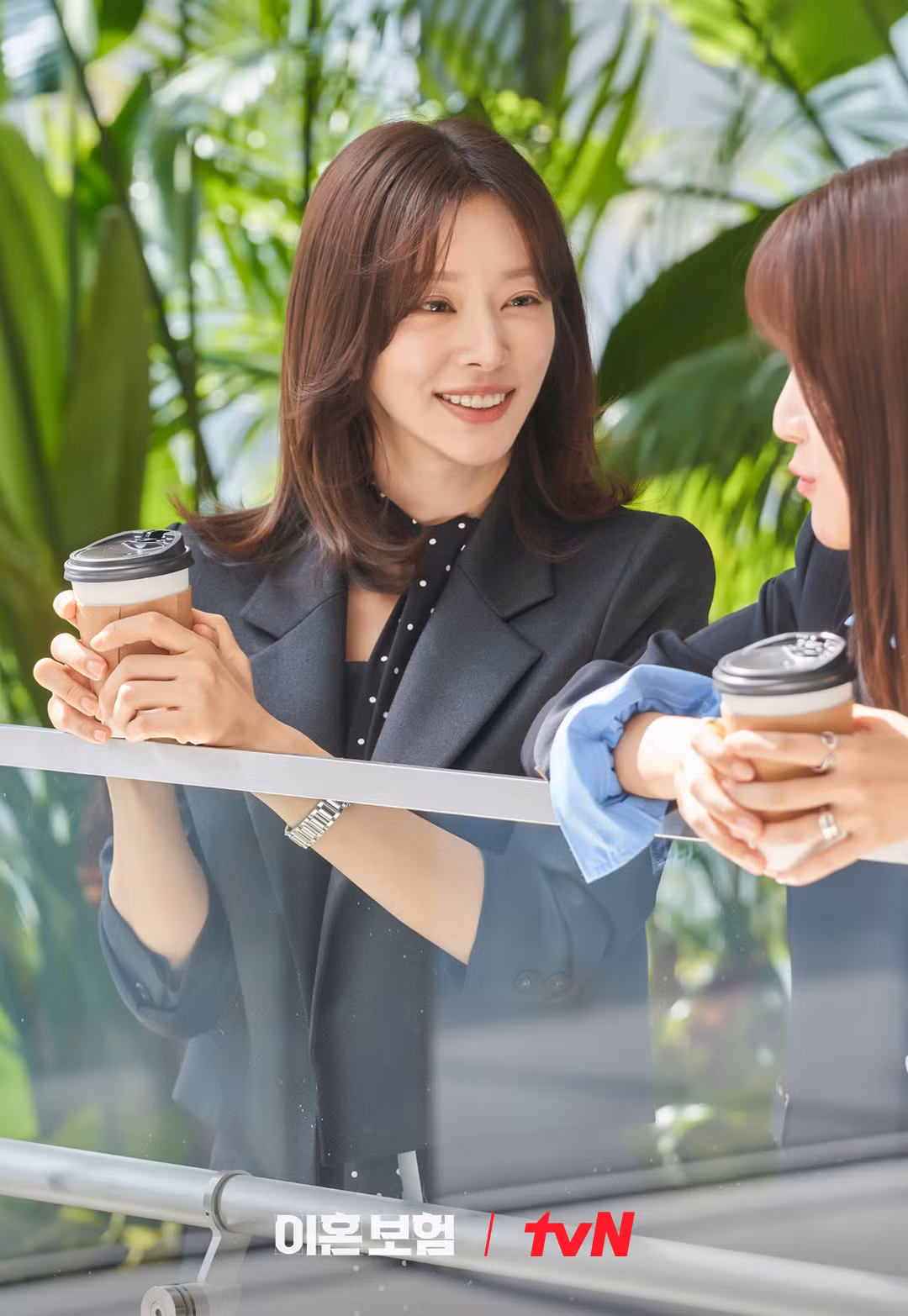 Lee Joo Bin vào vai Kang Han Deul, một nhân viên bảo hiểm quyết định bắt đầu một chương hoàn toàn mới trong cuộc đời sau khi ly hôn. Quyết tâm trở thành một người hoàn toàn khác, Kang Han Deul cuối cùng đã gia nhập đội đặc nhiệm bảo hiểm ly hôn của Noh Ki Jun. Chia sẻ về lý do bị thu hút bởi The Divorce Insurance, Lee Joo Bin cho hay: "Tôi thấy chủ đề mới mẻ và cấu trúc cốt truyện độc đáo hấp dẫn, không sáo rỗng. Bộ phim là sự kết hợp hoàn hảo giữa vui nhộn và thực tế nghiêm túc. Sau khi biết đạo diễn và các diễn viên khác là ai, tôi càng muốn tham gia bộ phim hơn nữa".