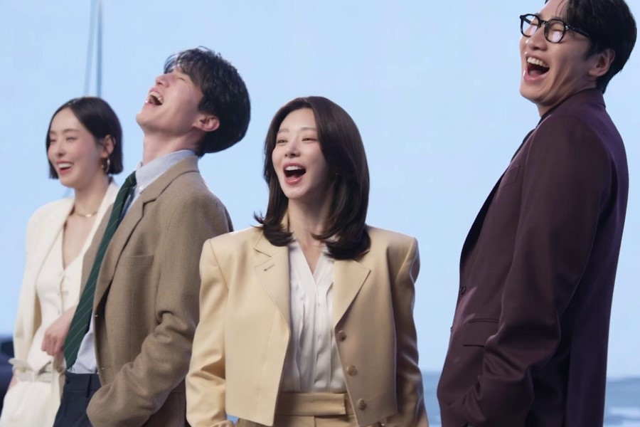 Phim dự kiến khởi chiếu vào ngày 31/3, lúc 20h50, theo giờ Hàn Quốc và cũng sẽ được phát sóng trên toàn cầu thông qua Amazon Prime Video.