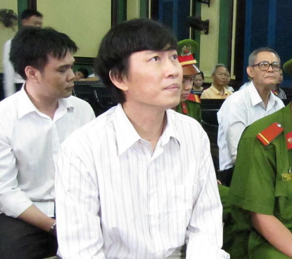 Nhà báo Hoàng Khương tại phiên tòa