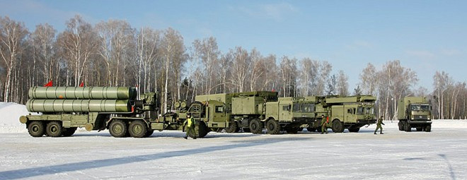 Hệ thống phòng không S-400 với đầy đủ các xe chiến đấu và trinh sát, đảm bảo kỹ thuật. Ảnh: Ausairpower.. Hệ thống phòng không S-400 với đầy đủ các xe chiến đấu và trinh sát, đảm bảo kỹ thuật. Ảnh: Ausairpower.