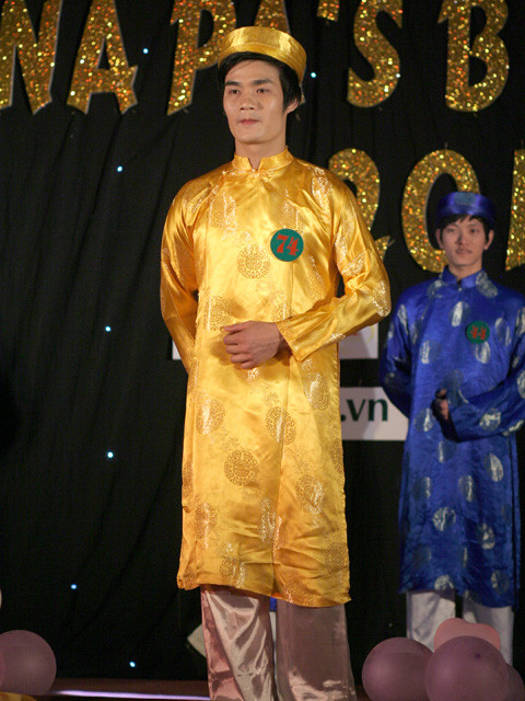 Áo dài khăn đóng