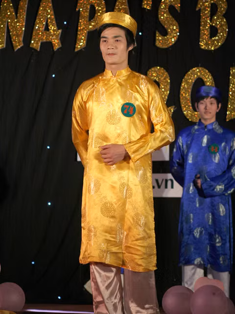 Áo dài khăn đóng