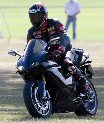 William và Ducati 1198s vào năm 2009. William và Ducati 1198s vào năm 2009