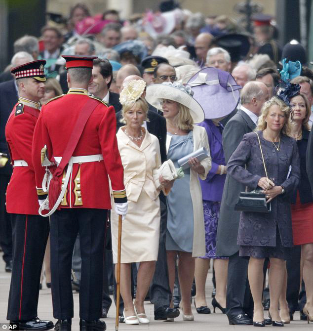 Hơn 1.900 khách mời đến tham dự lễ cưới