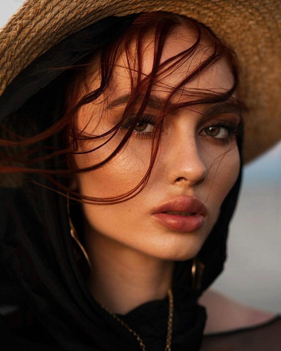 Với những thế mạnh của mình, Adela Maderycova được đánh giá là đối thủ 'đáng gờm' với Á hậu Phương Anh tại cuộc thi Hoa hậu Quốc tế sắp tới. Với những thế mạnh của mình, Adela Maderycova được đánh giá là đối thủ 'đáng gờm' với Á hậu Phương Anh tại cuộc thi Hoa hậu Quốc tế sắp tới.