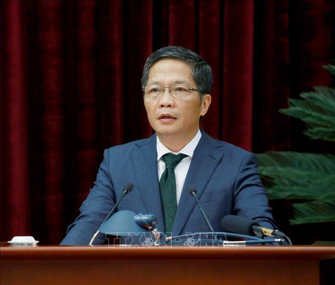 Đồng chí Trần Tuấn Anh, Ủy viên Bộ Chính trị, Trưởng Ban Kinh tế Trung ương báo cáo tại hội nghị. Ảnh: Phương Hoa/TTXVN