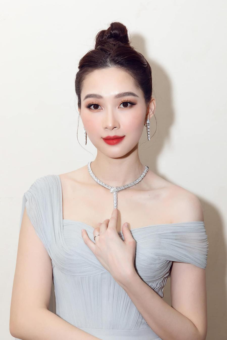 Với nhan sắc được mệnh danh là 'thần tiên tỷ tỷ', Đặng Thu Thảo luôn đẹp trong mọi khung hình.