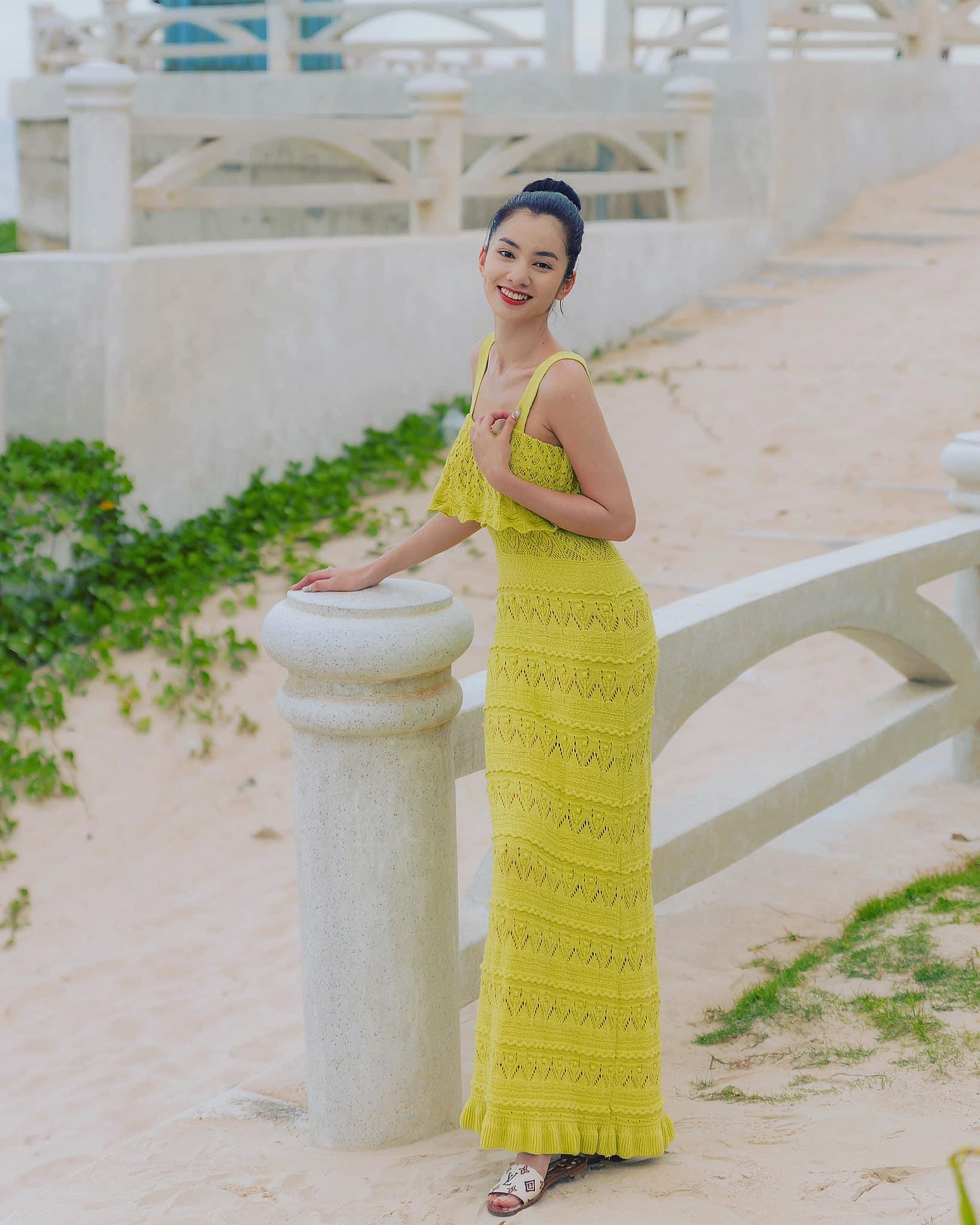 Thiết kế ôm trọn đường cong quyến rũ của người đẹp.