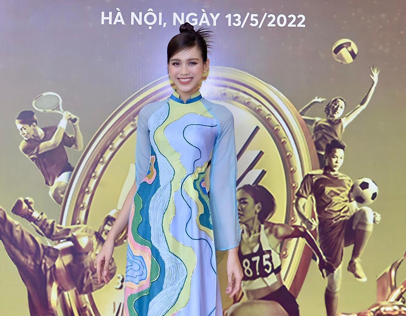 Nàng hậu xứ Thanh khoe nhan sắc ngày càng xinh đẹp và kiêu kỳ. Nàng hậu xứ Thanh khoe nhan sắc ngày càng xinh đẹp và kiêu kỳ.