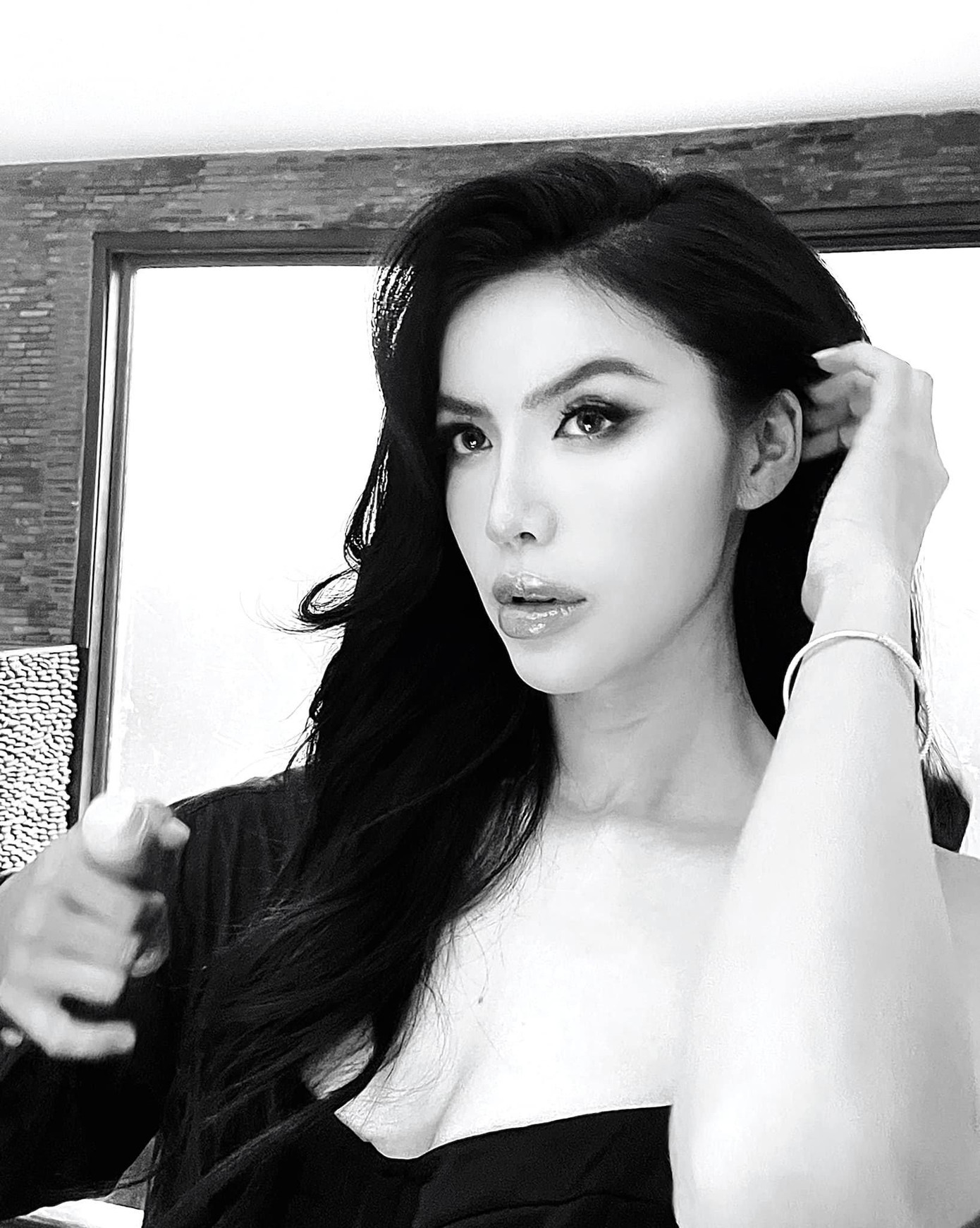 Siêu mẫu Minh Tú diện váy cúp ngực nóng bỏng. Siêu mẫu Minh Tú diện váy cúp ngực nóng bỏng.