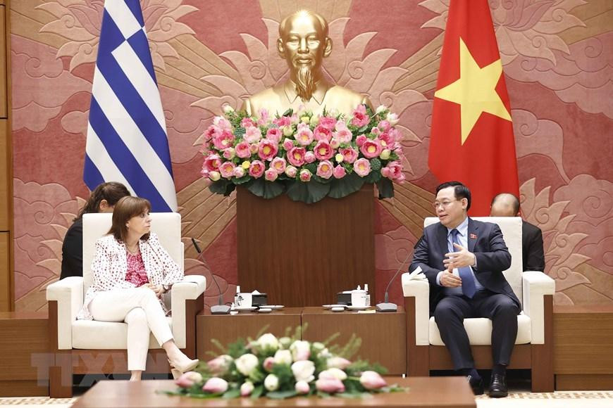 Chủ tịch Quốc hội Vương Đình Huệ trao đổi với Tổng thống Hy Lạp Katerina Sakellaropoulou. Ảnh: Doãn Tấn/TTXVN Chủ tịch Quốc hội Vương Đình Huệ trao đổi với Tổng thống Hy Lạp Katerina Sakellaropoulou. Ảnh: Doãn Tấn/TTXVN