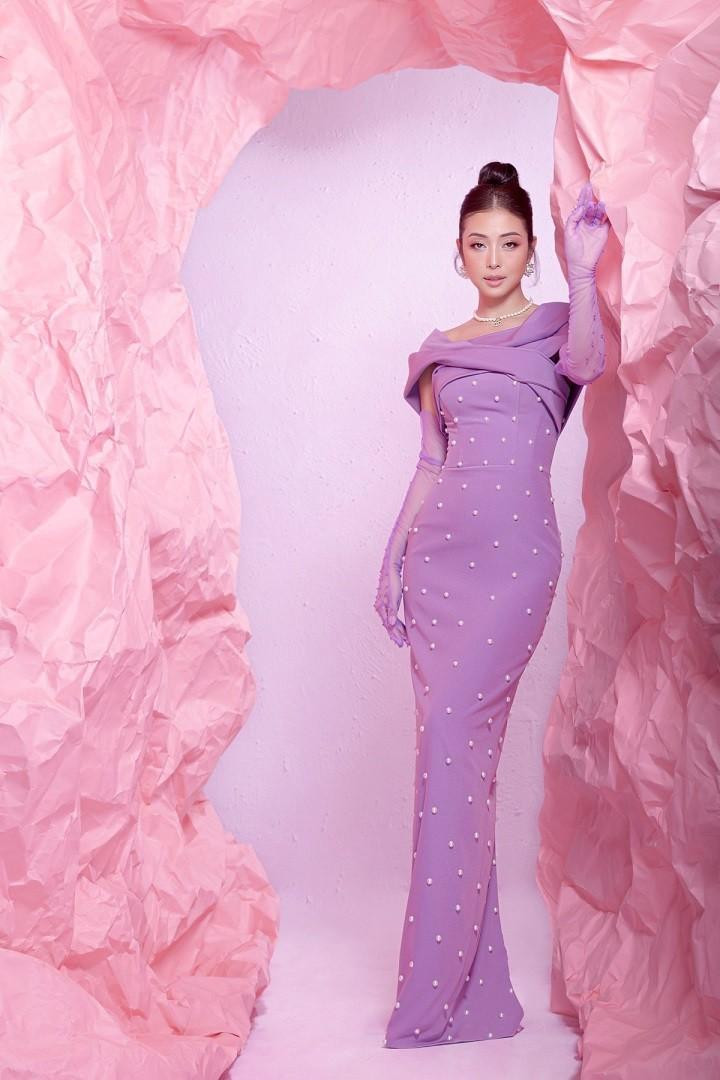 Mặc dù bận rộn nhưng người đẹp luôn dành thời gian dành cho gia đình. Cô và ông xã cùng các con thường xuyên đi du lịch, nghỉ dưỡng tại những nơi sang trọng, đẳng cấp.