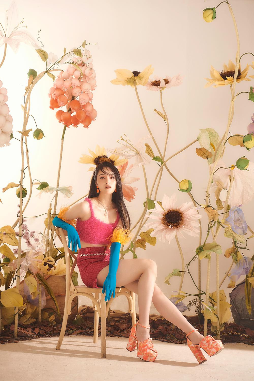 Người đẹp muốn làm mới lại bản thân sau khoảng thời gian ở ẩn chăm sóc cho gia đình. Người đẹp muốn làm mới lại bản thân sau khoảng thời gian ở ẩn chăm sóc cho gia đình.