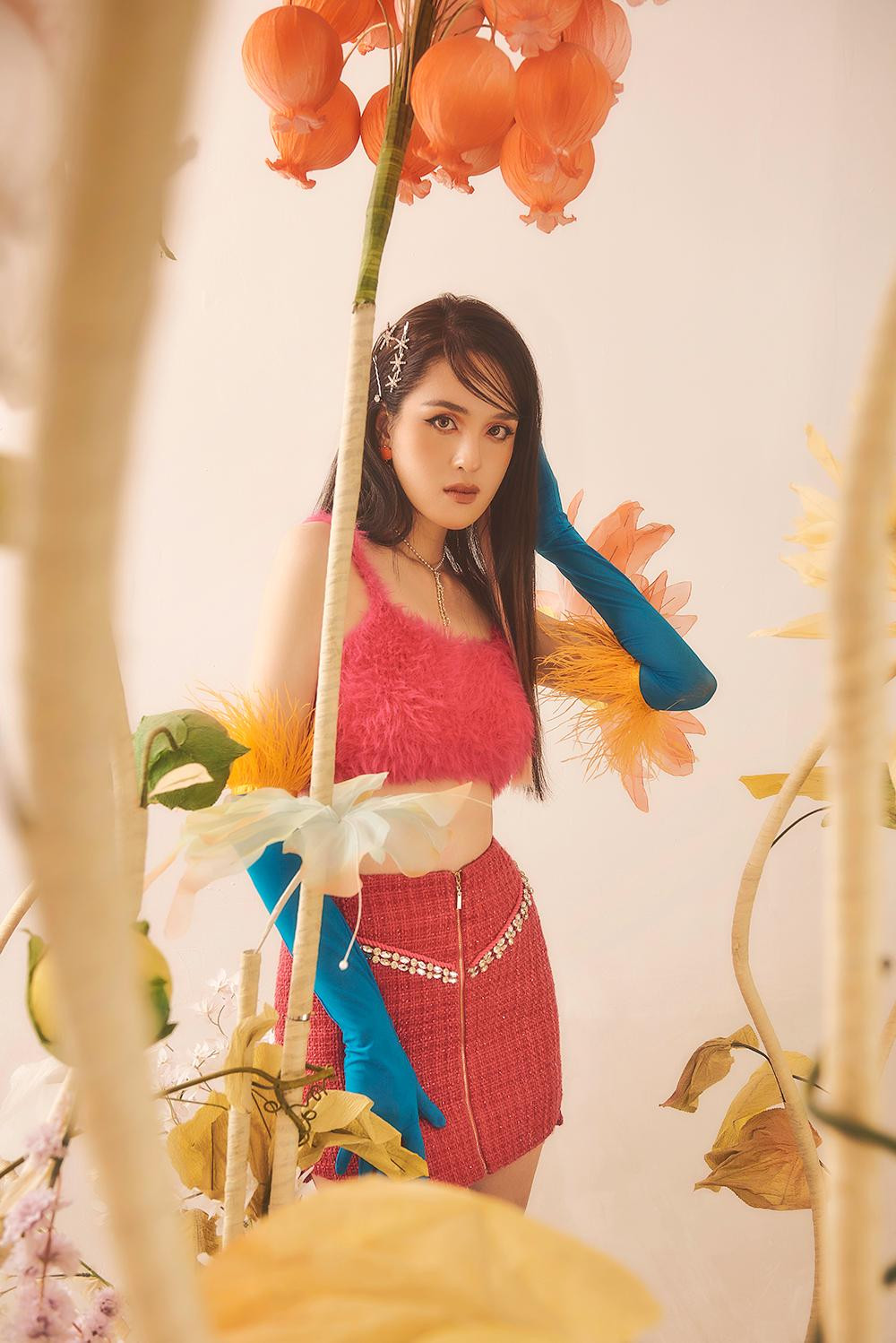 Á hậu Hoàng Anh cá tính và mới lạ trong hình ảnh mới. Á hậu Hoàng Anh cá tính và mới lạ trong hình ảnh mới.