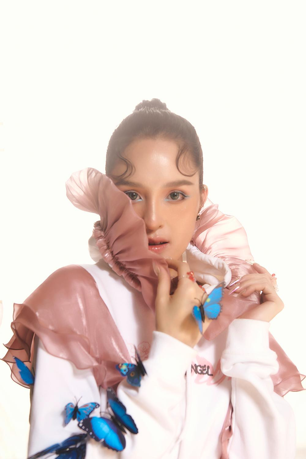 Hoàng Anh có nhiều định hướng về hình ảnh và công việc kinh doanh trong tương lai. Hoàng Anh có nhiều định hướng về hình ảnh và công việc kinh doanh trong tương lai.