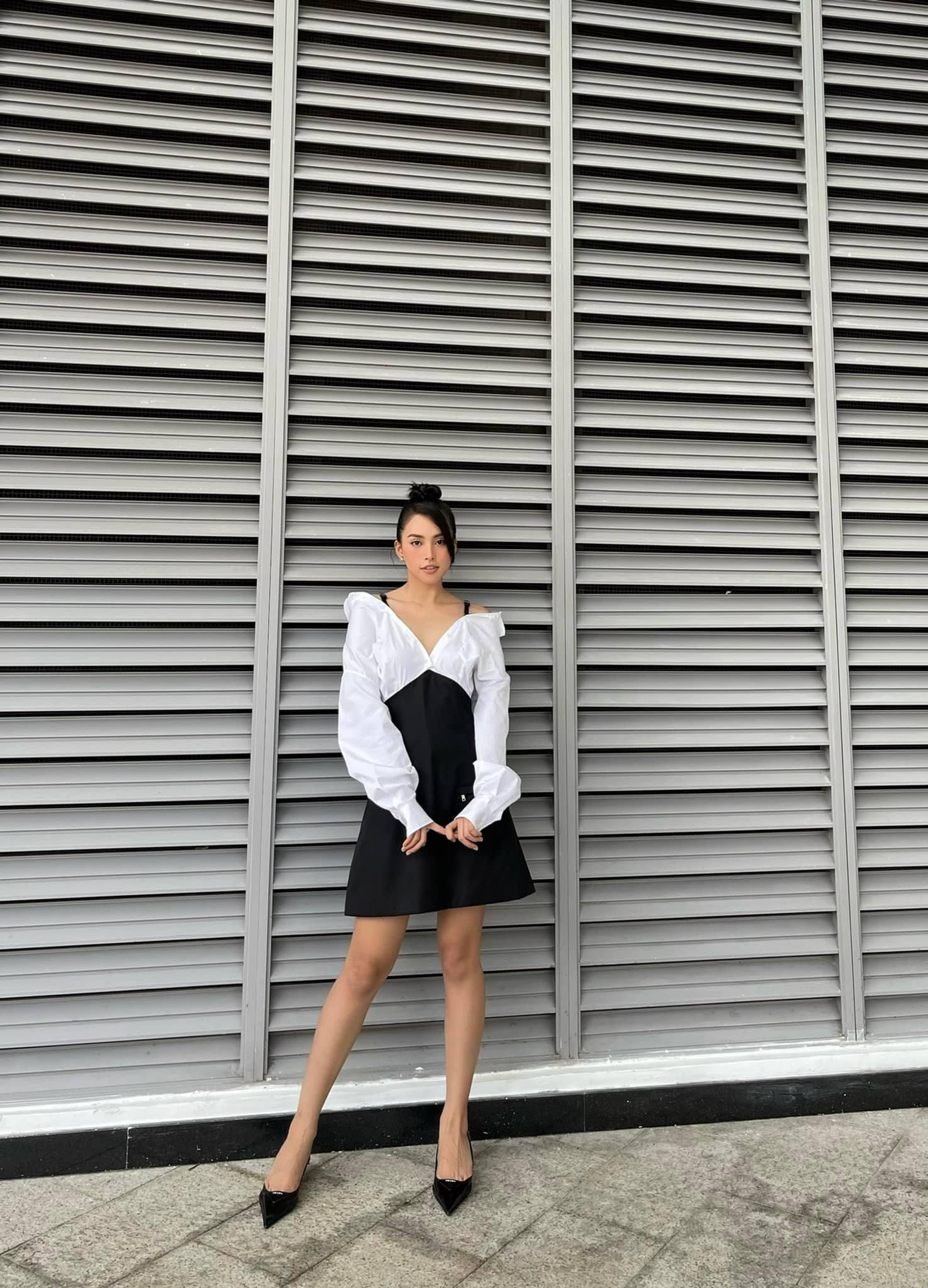 HHVN 2018 khoe đôi chân dài quyến rũ.