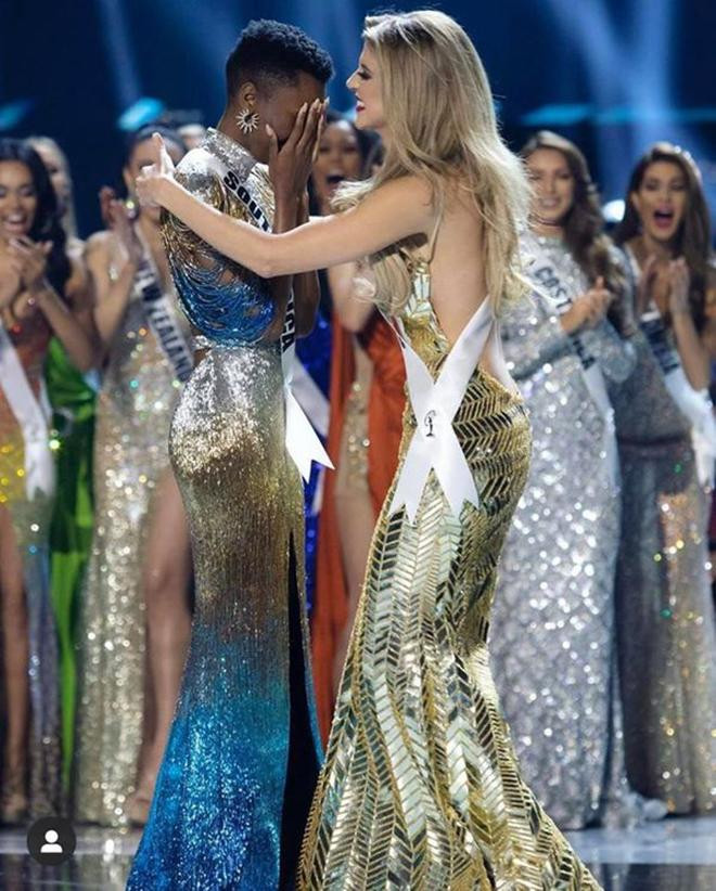 Tuy nhiên cuối cùng Madison Anderson đành phải dừng bước trước người đẹp Nam Phi Zozibini Tunzi và ngậm ngùi nhận danh hiệu Á hậu 1 khiến fans tiếc nuối.