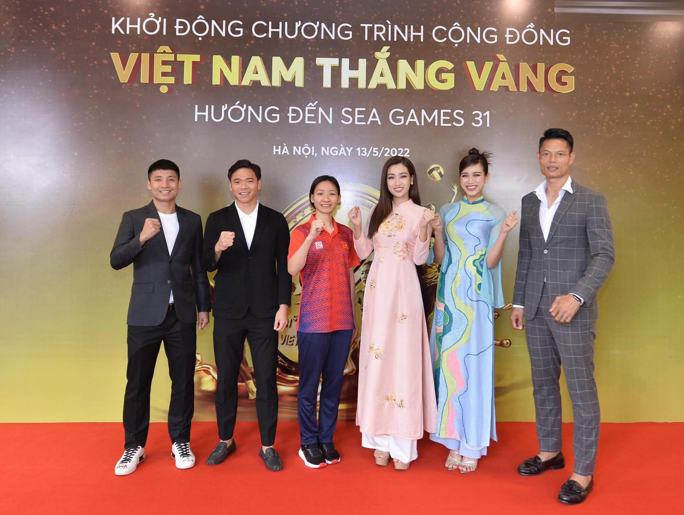 Hai nàng hậu hào hứng cổ vũ, khích lệ tinh thần các vận động viên tham gia SEA Games 31 tại sự kiện. Hai nàng hậu hào hứng cổ vũ, khích lệ tinh thần các vận động viên tham gia SEA Games 31 tại sự kiện.