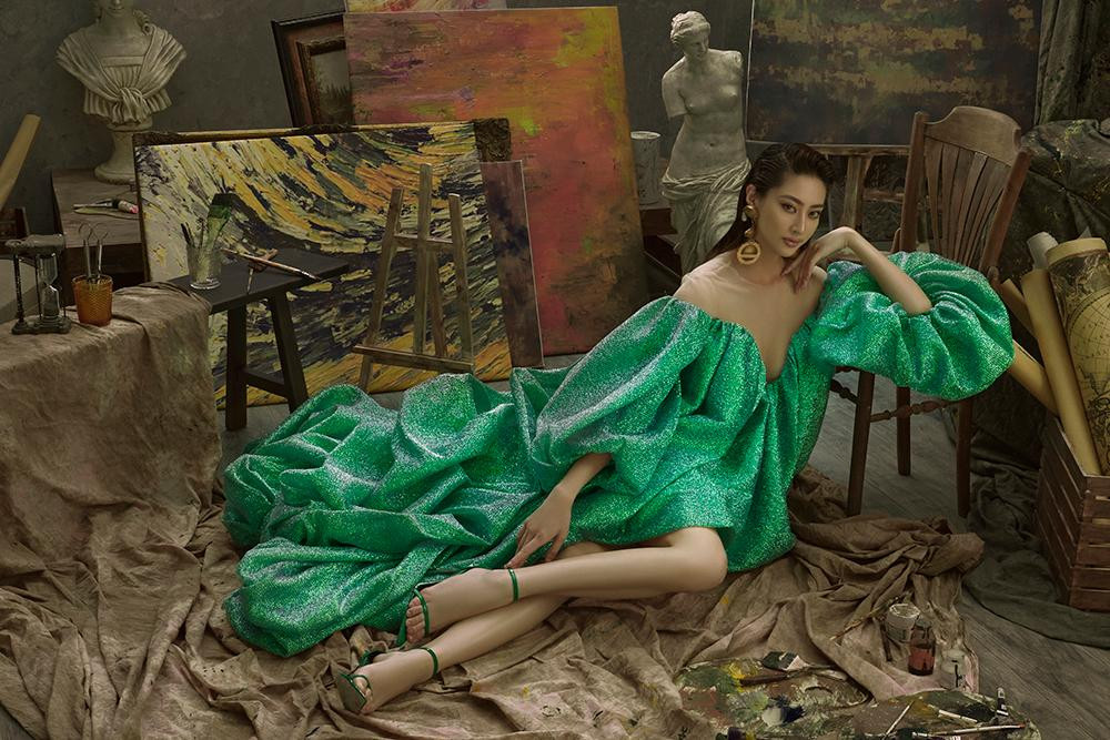 Trong khi đó Lương Thùy Linh lại nổi trội với thần thái đầy cuốn hút và thời trang.