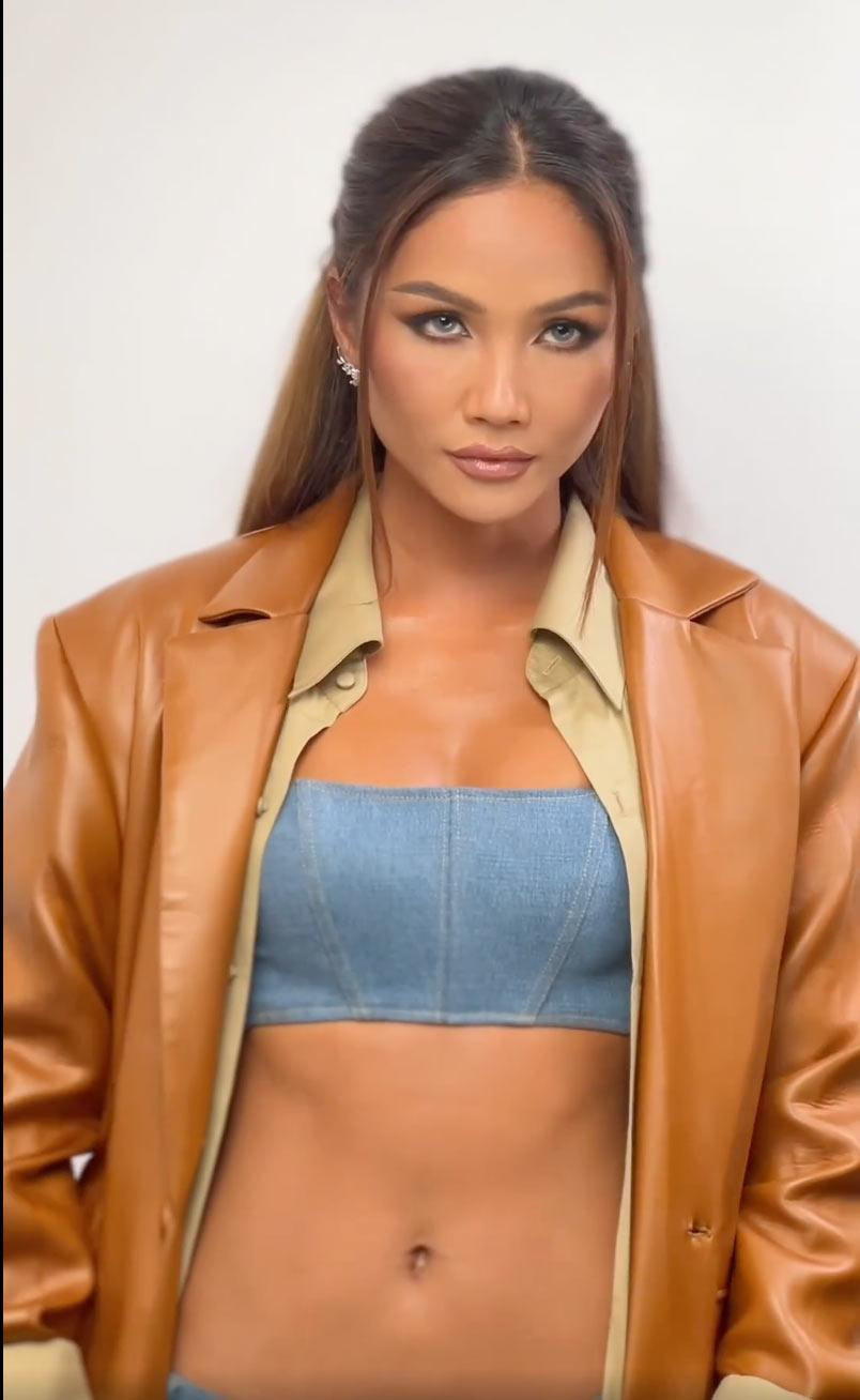 Với sự biến hóa liên tục, H'Hen Niê được ví như 'tắc kè hoa' của showbiz.