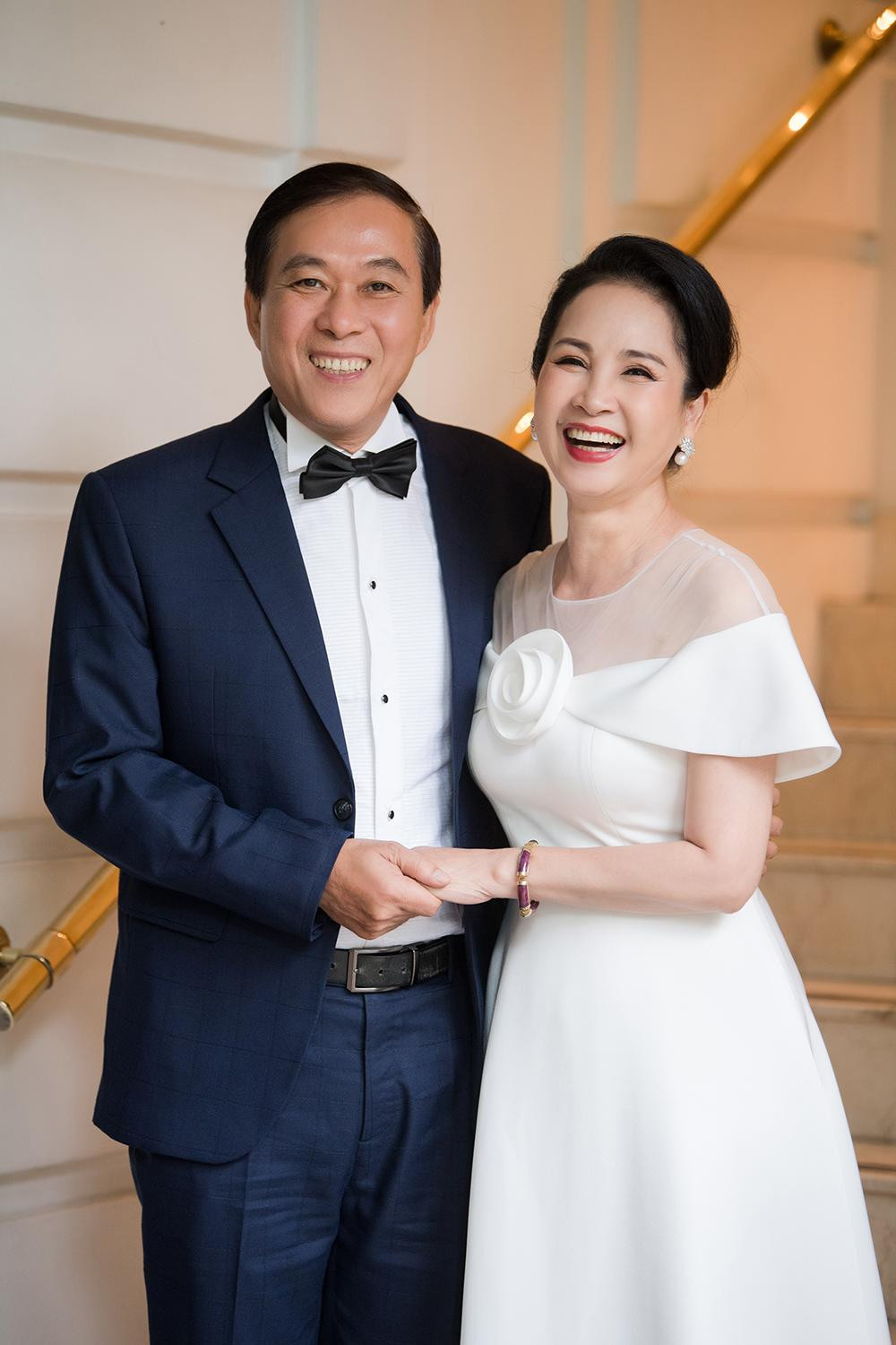 Bà mẹ chồng khó tính của màn ảnh Việt gây chú ý với nhan sắc mặn mà, xinh đẹp.