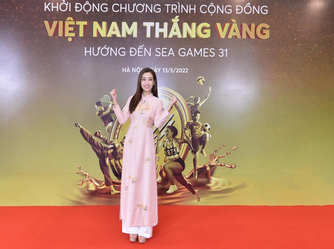 Hoa hậu Đỗ Mỹ Linh chia sẻ: "Với 40 bộ môn thi đấu cho kỳ SEA Games 31, hãy cùng Linh cổ vũ cho đội tuyển nước nhà và các bạn bè quốc tế". Hoa hậu Đỗ Mỹ Linh chia sẻ: "Với 40 bộ môn thi đấu cho kỳ SEA Games 31, hãy cùng Linh cổ vũ cho đội tuyển nước nhà và các bạn bè quốc tế".