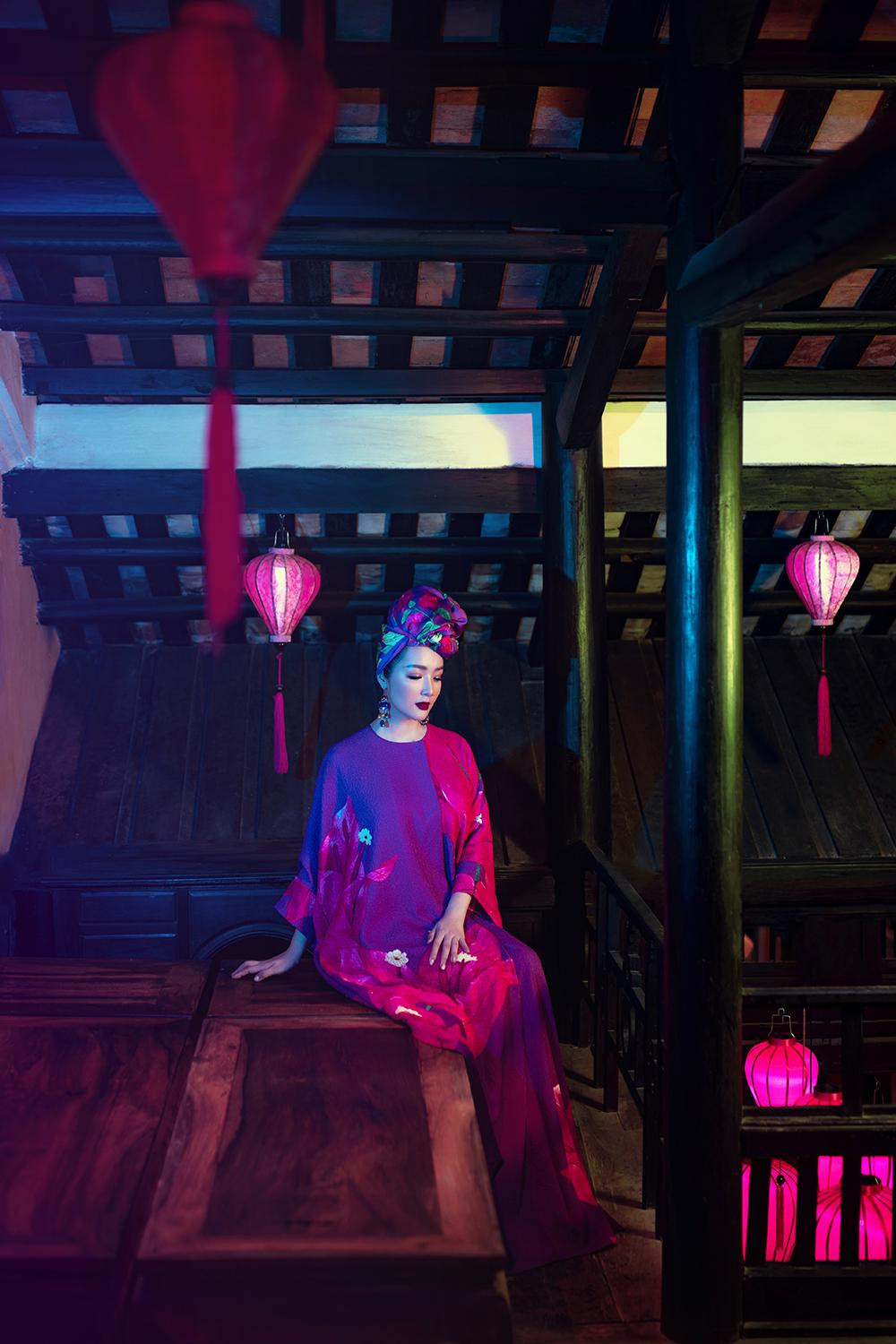 Để thực hiện bộ ảnh này, Giáng My đã phải dầm mưa suốt nhiều tiếng liền.