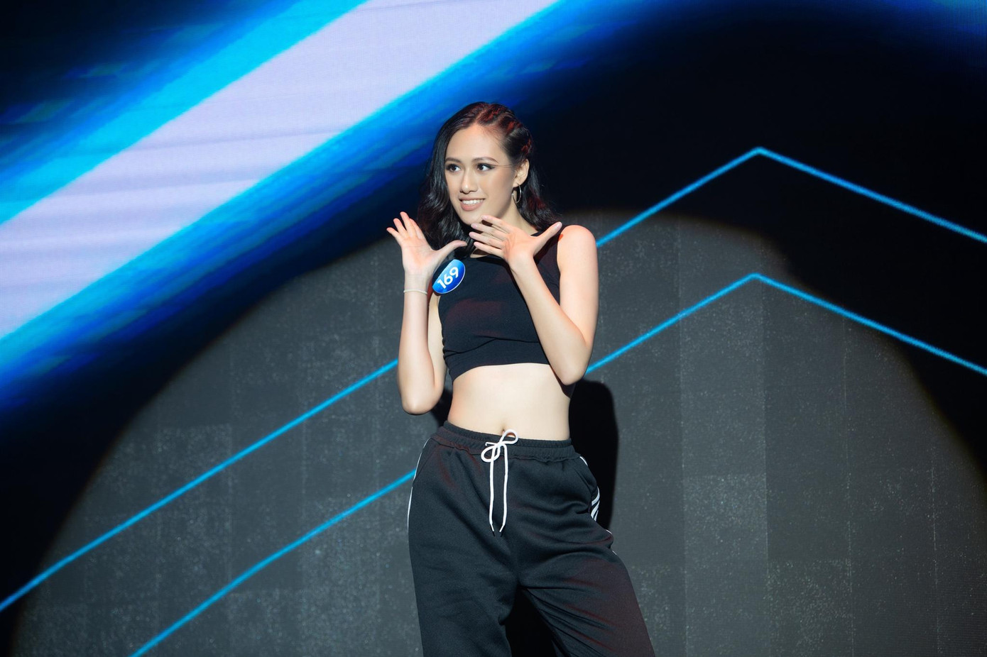 Tại phần thi Người đẹp tài năng, Thùy Trang lựa chọn cho mình bộ trang phục đậm chất thể thao và khoe hình thể quyến rũ cùng khả năng nhảy hiện đại của mình trên nền nhạc Sweet but Psycho của Ava Max.