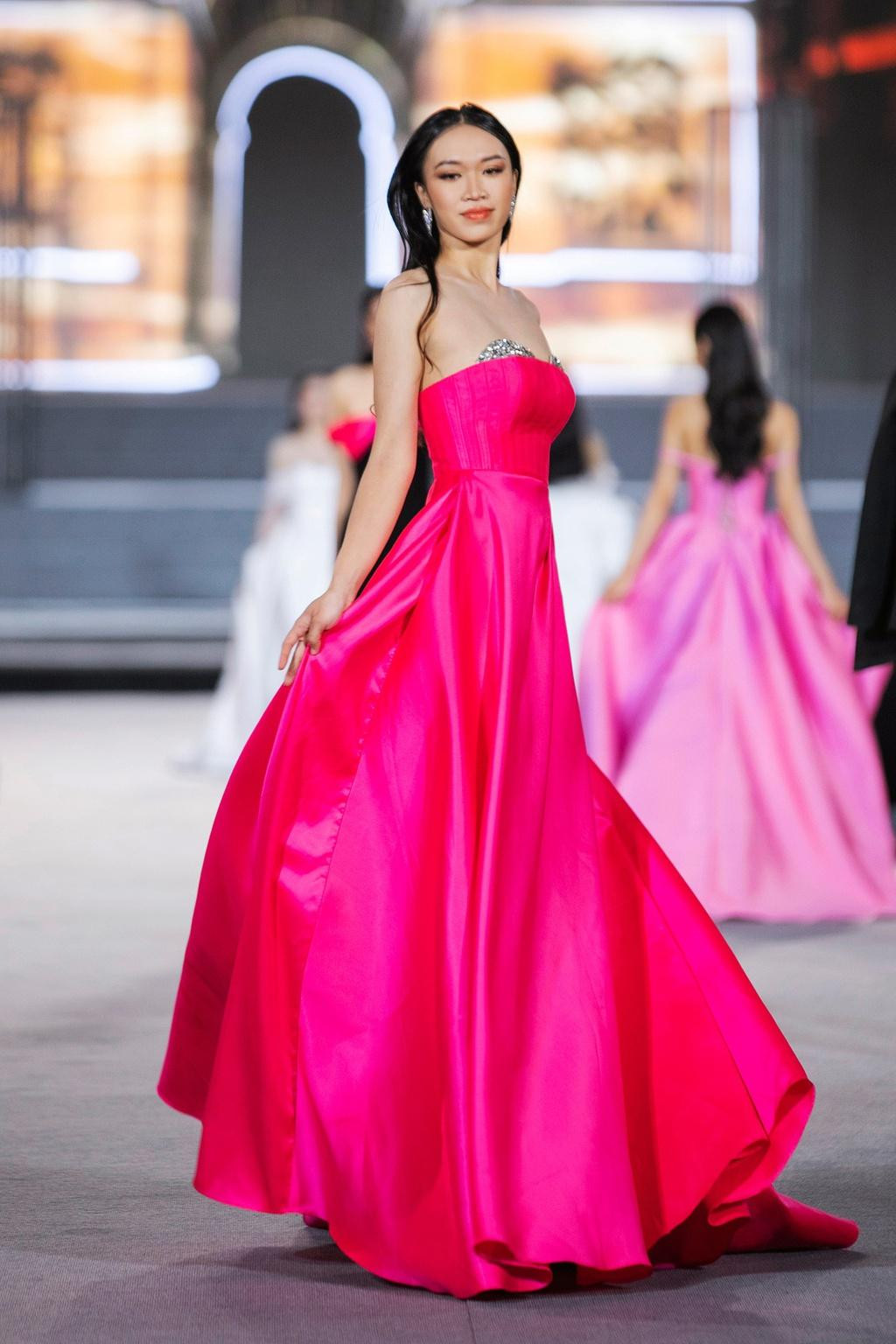 Trước khi đến với Miss World Vietnam 2022, Minh Châu từng lọt vào Top 30 Miss FTU Charm 2021 - Hoa khôi Đại học Ngoại thương. Ngoài ra, cô hiện là thành viên của CLB thể dục cổ vũ trong trường.