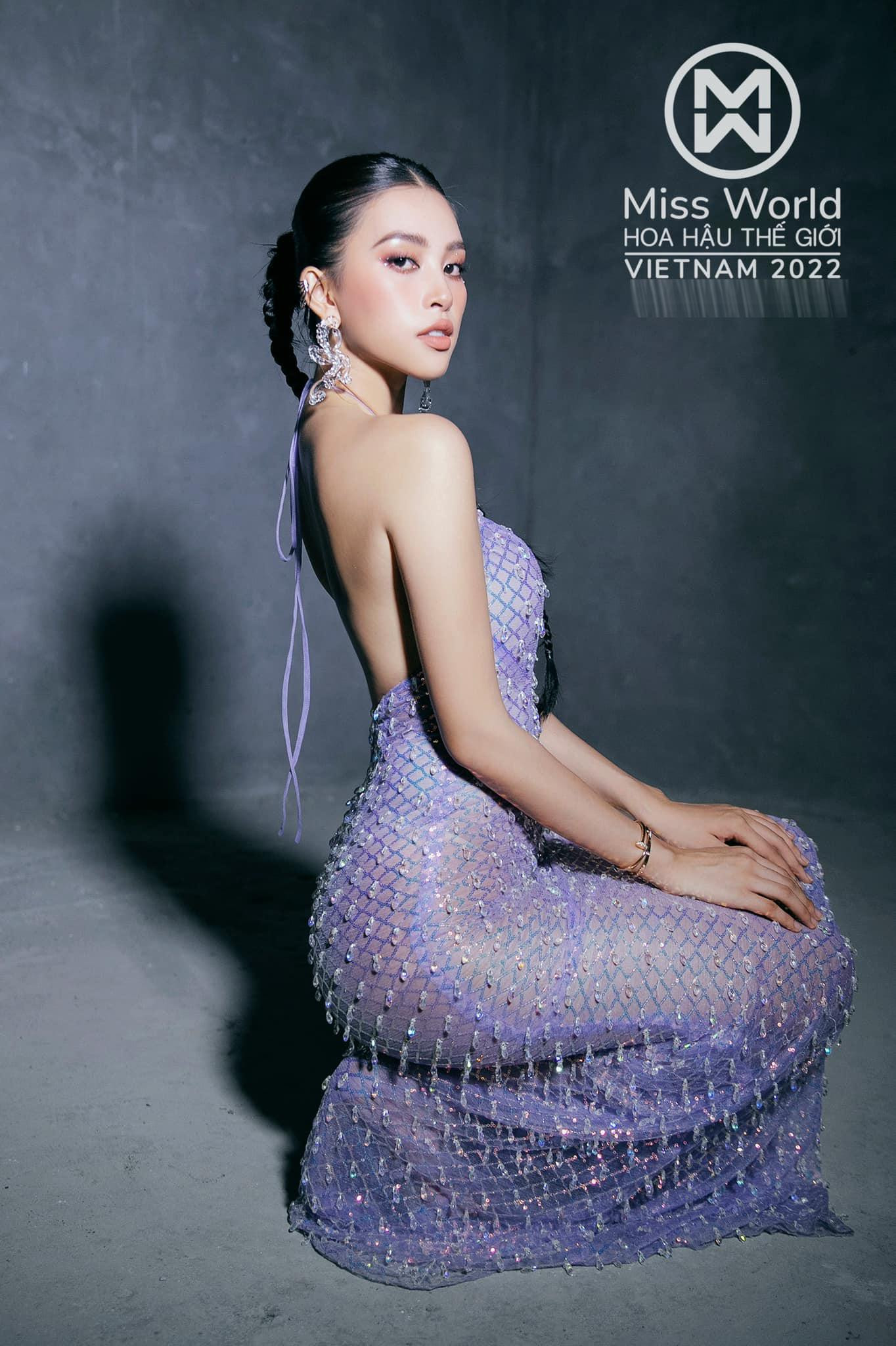 Những bộ váy yếm khoe lưng ong luôn là lựa chọn yêu thích của nàng hậu sinh năm 2000. Những bộ váy yếm khoe lưng ong luôn là lựa chọn yêu thích của nàng hậu sinh năm 2000.