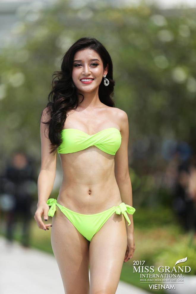 Nhan sắc nóng bỏng của đại diện Việt Nam năm đó được đánh giá rất cao.