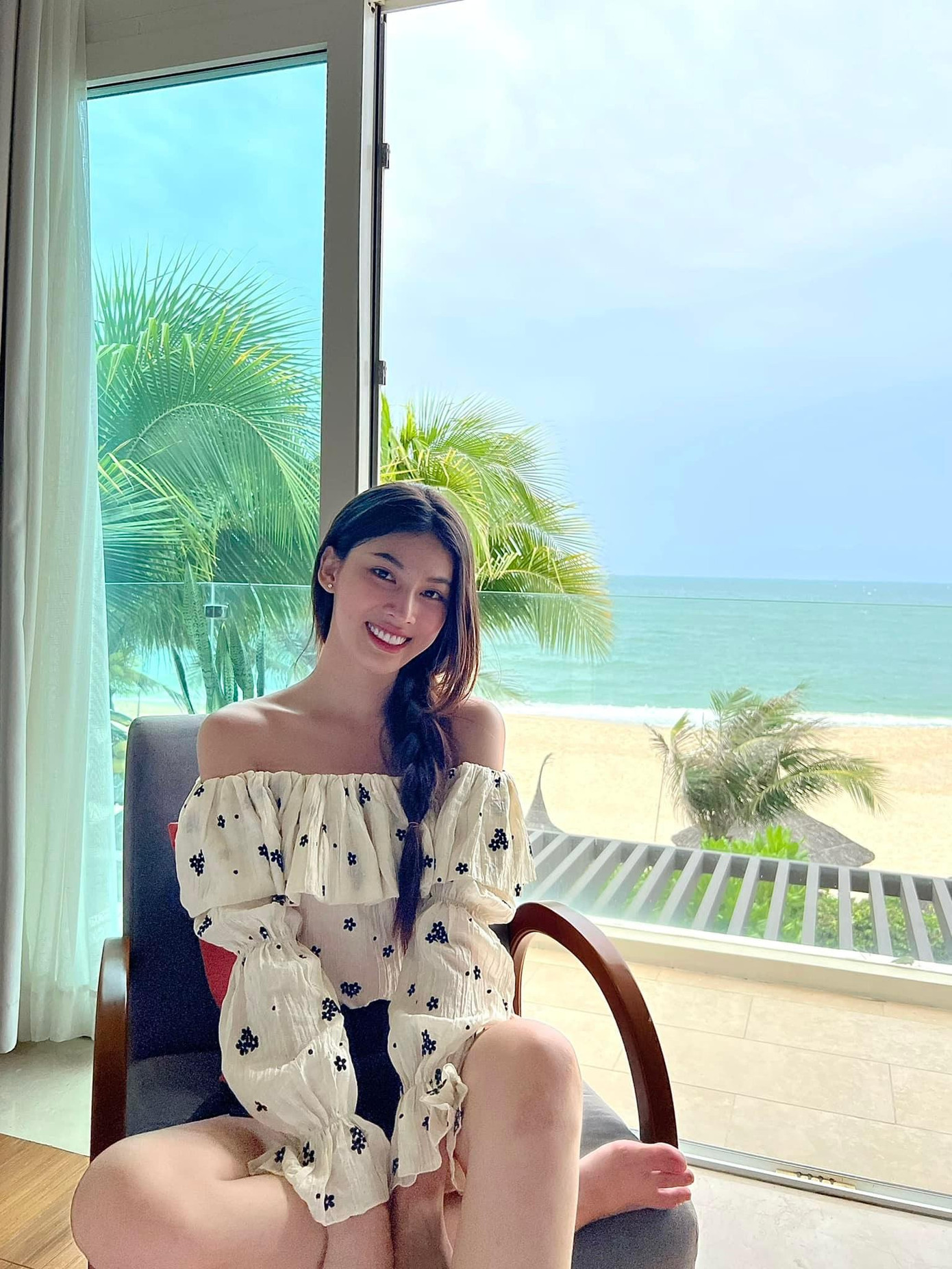 Á hậu Ngọc Thảo khoe vai trần quyến rũ, Á hậu Ngọc Thảo khoe vai trần quyến rũ,