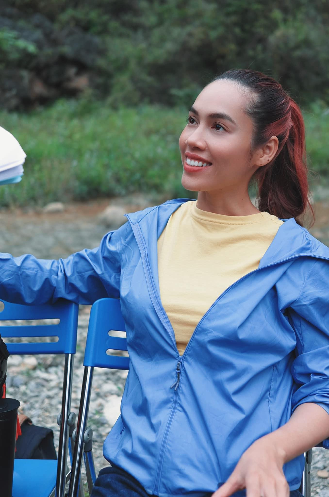 Á hậu Hoàng My xinh đẹp, giản dị trong chuyến đi tây Bắc. Á hậu Hoàng My xinh đẹp, giản dị trong chuyến đi tây Bắc.