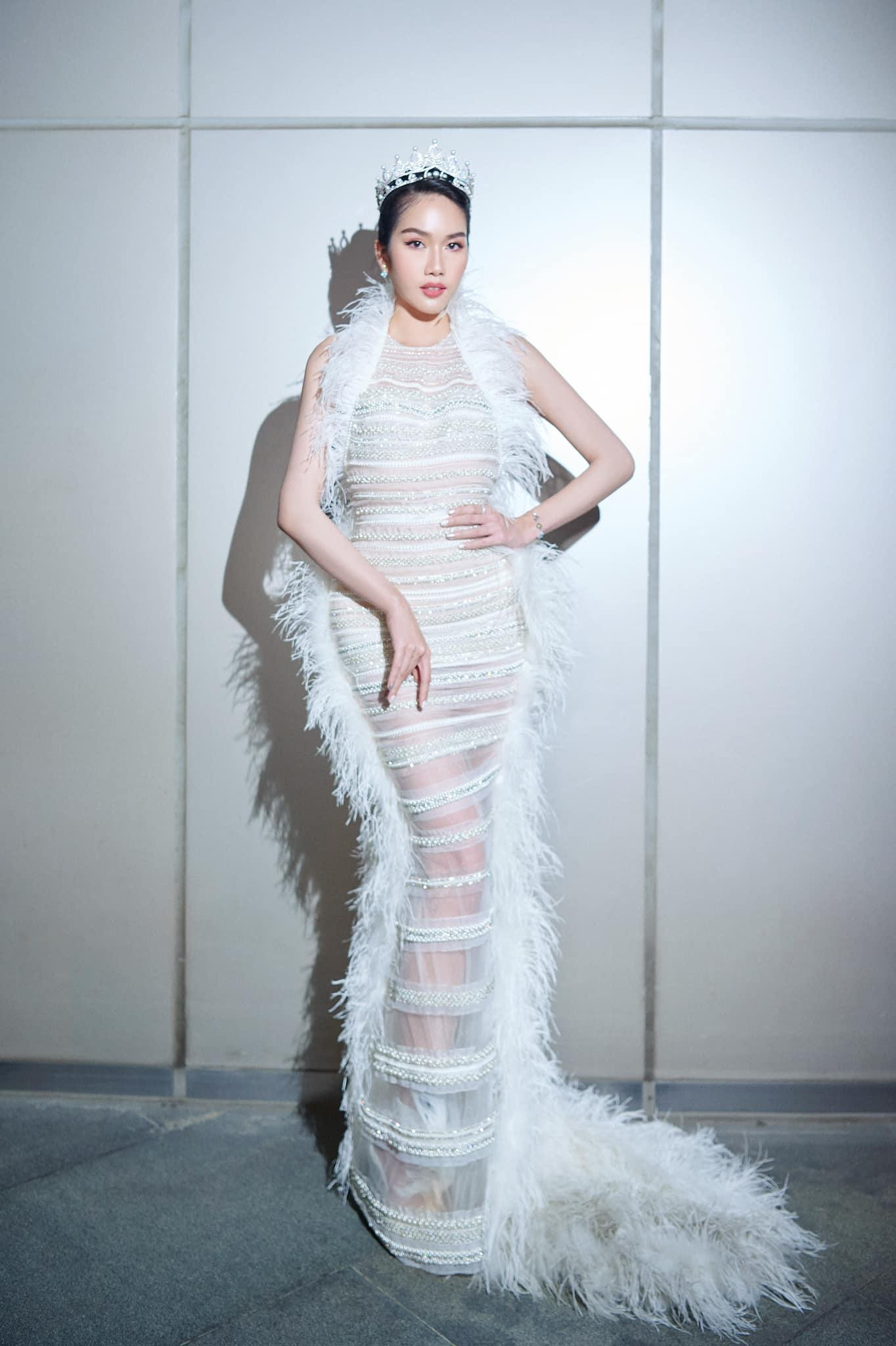 Là đại diện Việt Nam tại Hoa hậu Quốc tế 2022 sẽ diễn ra vào cuối năm nay, Á hậu Phương Anh nhận được sự quan tâm của khán giả. Cô sở hữu vẻ đẹp ngọt ngào mà không kém phần kiêu kỳ, lộng lẫy.
