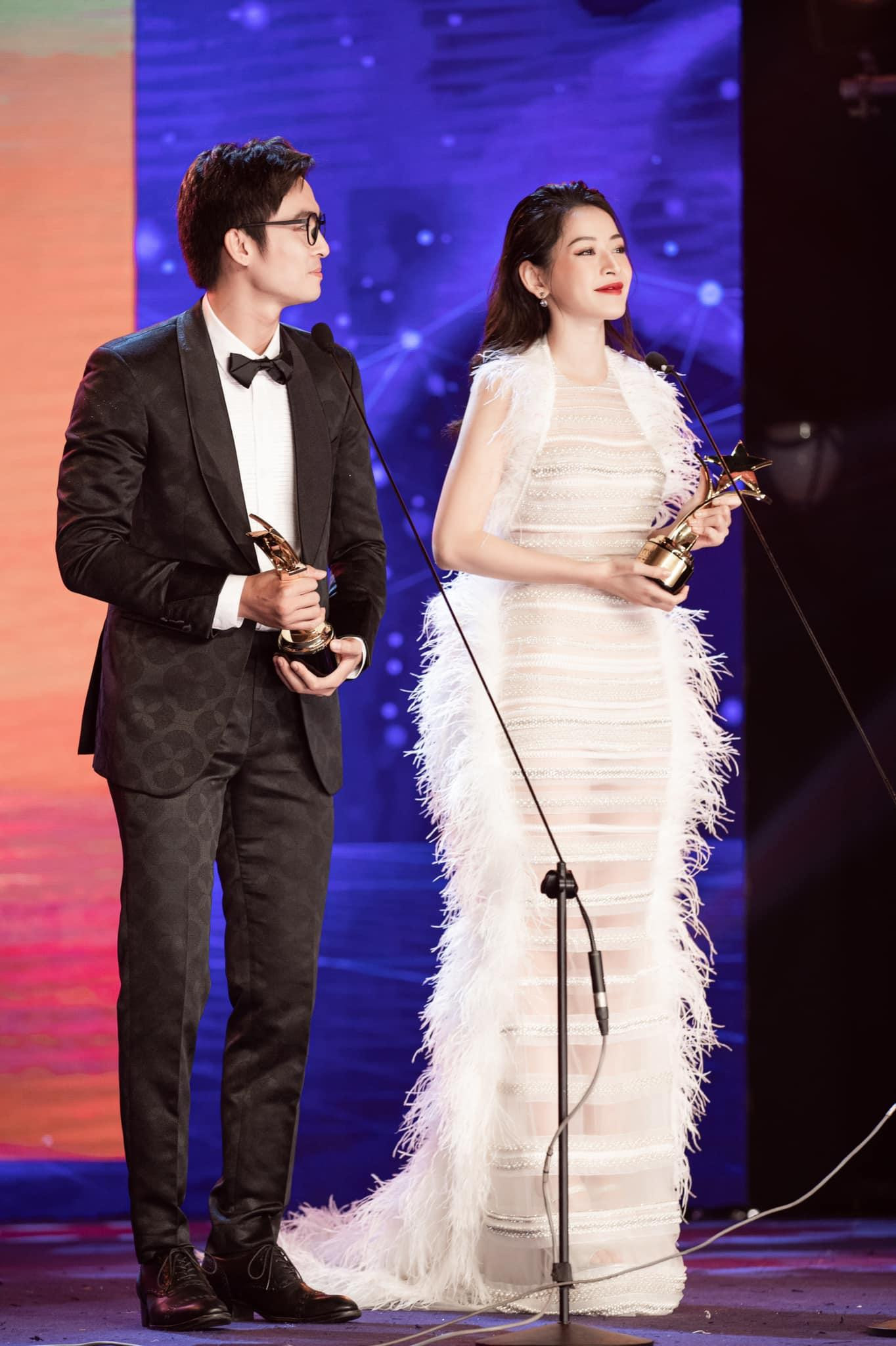 Ca sĩ, diễn viên Chi Pu cũng từng diện thiết kế lộng lẫy này khi làm khách mời tại một lễ trao giải.