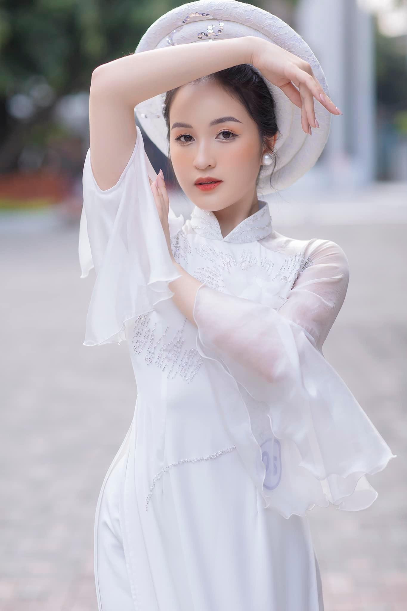 Vai diễn cô nhân viên xinh đẹp Thùy Dương của Thục Anh khiến khán giả ghét cay ghét đắng. Ngay từ khi mới xuất hiện, cô nàng này đã dần lọt vào tầm ngắm của người xem khi luôn bày tỏ tình cảm ngưỡng mộ đối với sếp Huy, dù biết rõ anh đã có vợ.