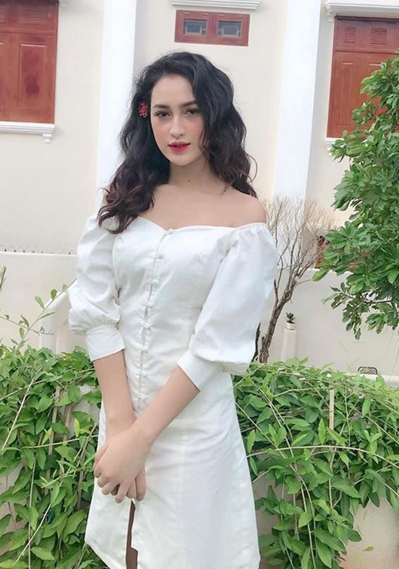 Đồng hương của Hoa hậu H'hen Niê sinh năm 1999, sở hữu nhan sắc lai Tây cá tính và quyến rũ cùng chiều cao 1m70.