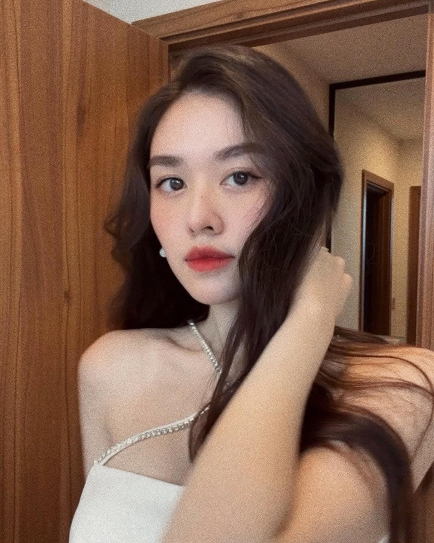 Á hậu Tường San khoe nhan sắc mặn mà, quyến rũ của 'gái một con'.