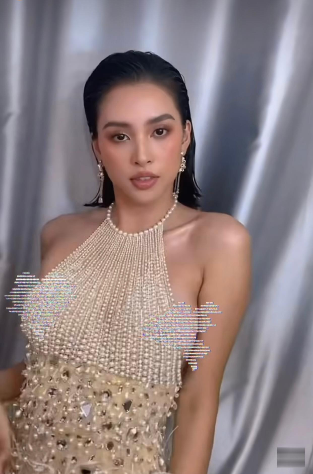 Mới đây trên trang cá nhân, Hoa hậu Tiểu Vy đăng tải đoạn video clip khoe nhan sắc xinh đẹp và quyến rũ, thu hút sự chú ý của các fans. Mới đây trên trang cá nhân, Hoa hậu Tiểu Vy đăng tải đoạn video clip khoe nhan sắc xinh đẹp và quyến rũ, thu hút sự chú ý của các fans.