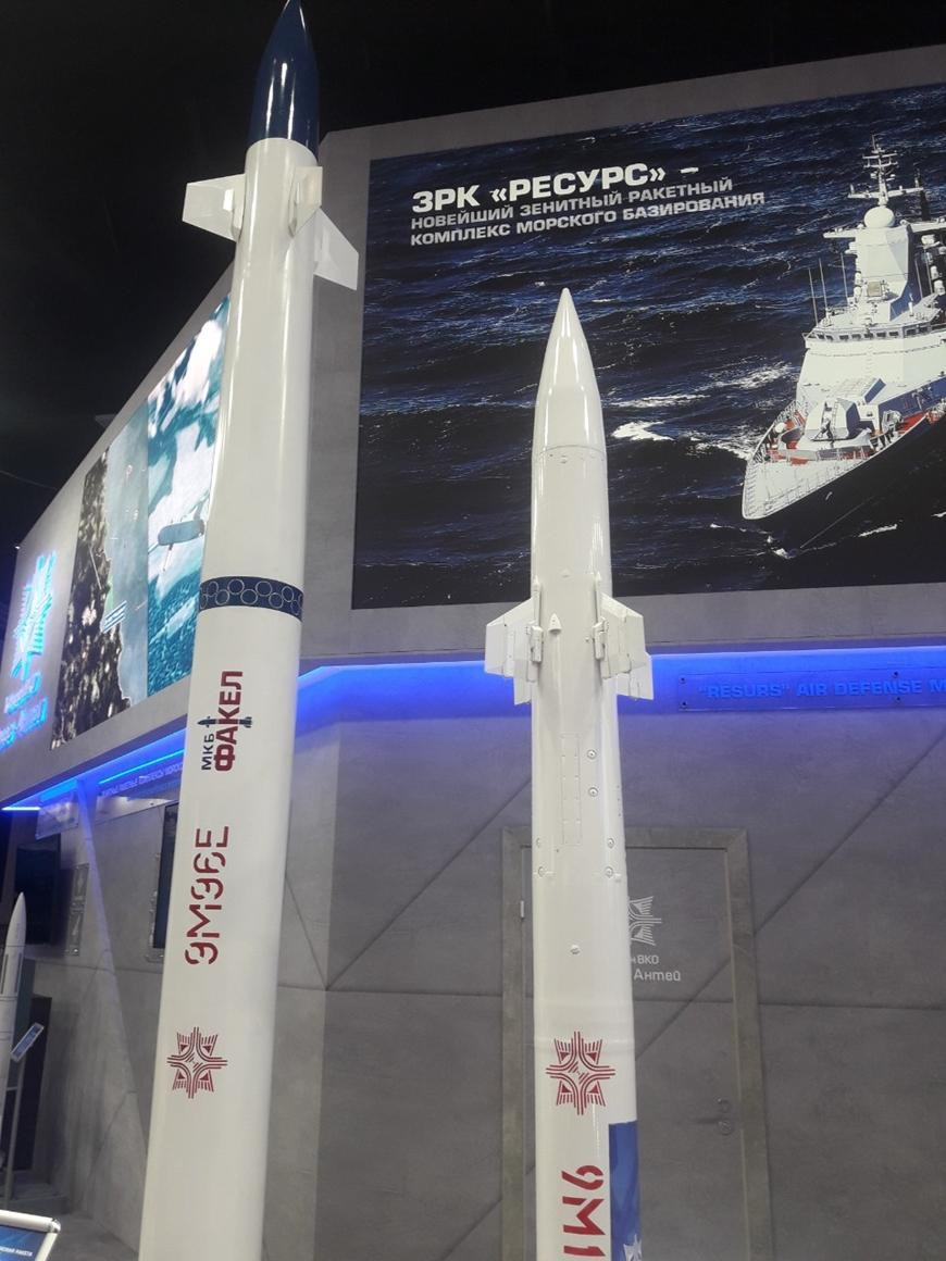 Đạn tên lửa phòng không 9M96E và 9M100E.