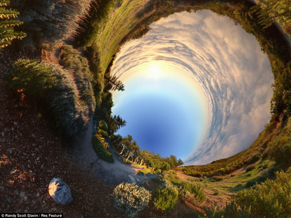 Kỹ thuật “đảo phối cảnh” của Randy Scott Slavin, chụp thế giới từ một góc nhìn 360 độ. 