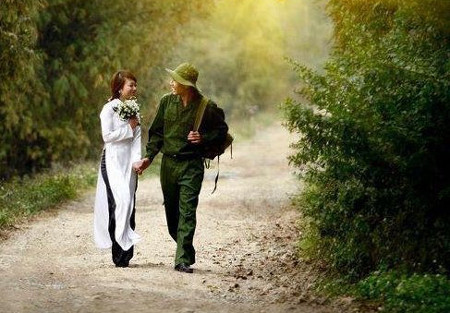 Mùa đông tới, họ sẽ lại nắm tay nhau đi chung trên một con đường - Ảnh minh họa: Internet