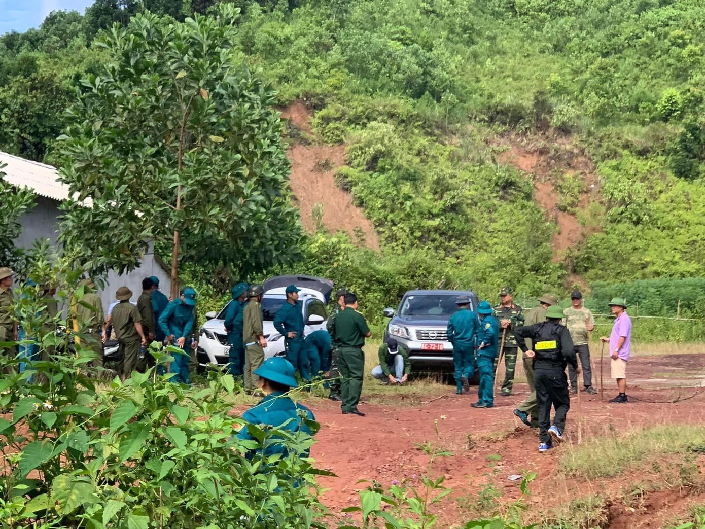 Lực lượng chức năng truy tìm nghi phạm chém cả gia đình nhà vợ.