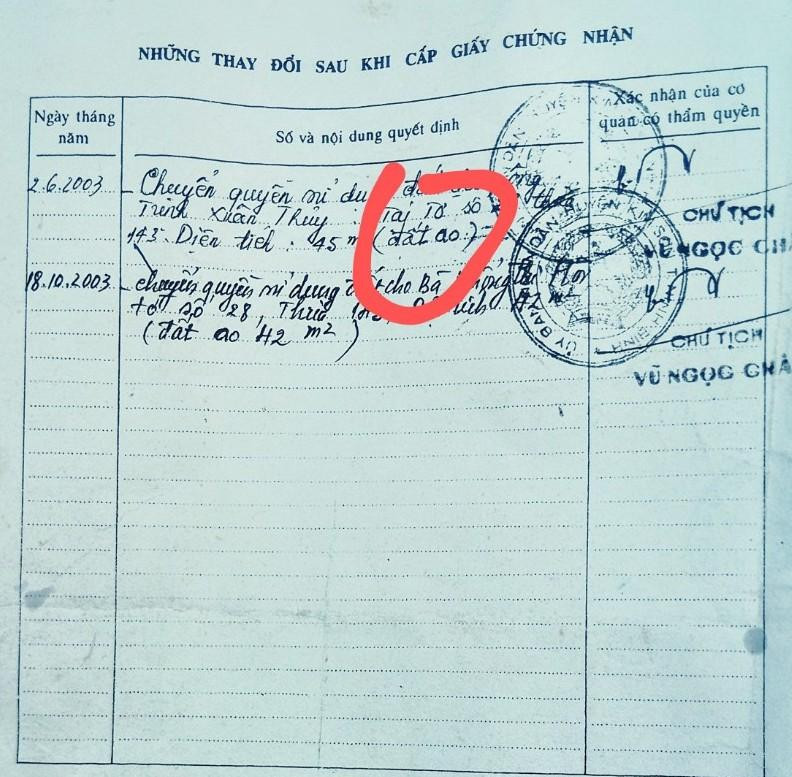 Bản phô tô chứng thực GCNQSDĐ của gia đình ông Tài lưu giữ từ năm 2013, chưa bị tẩy xoá, sửa chữa. Bản phô tô chứng thực GCNQSDĐ của gia đình ông Tài lưu giữ từ năm 2013, chưa bị tẩy xoá, sửa chữa.