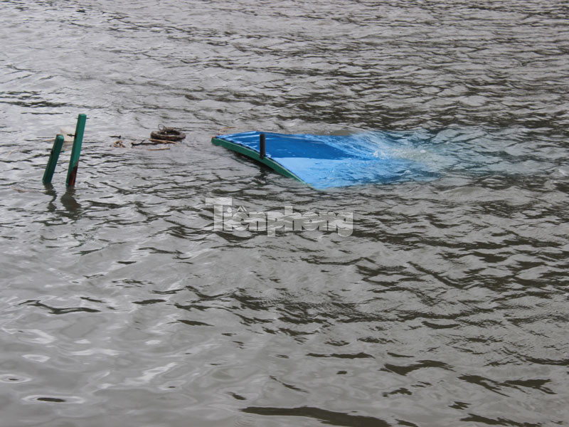 Tàu chìm ở Quảng Ninh. Ảnh: Thành Duy